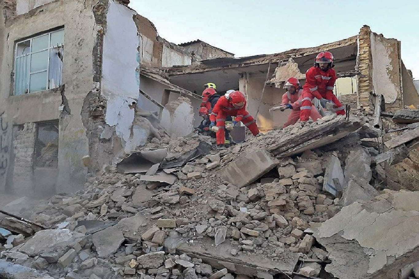 İran'da 3 katlı binada patlama: 9 ölü, 9 yaralı İran'da 3 katlı binada patlama: 9 ölü, 9 yaralı